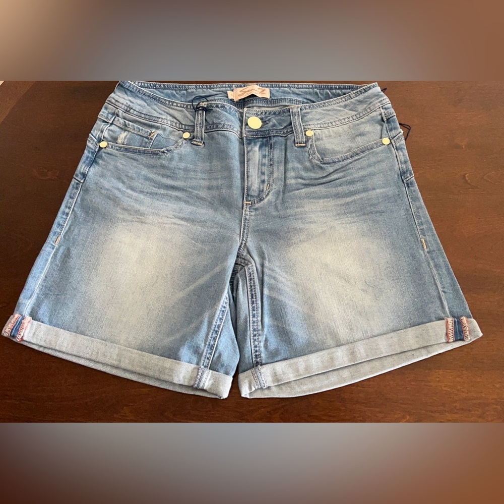 SEVEN7 JEANS Mid-Rise Denim Shorts - Size 8 - NWT